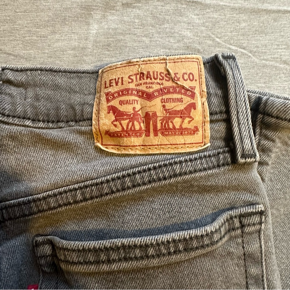 Grey Levi's Jeans - Picture 3 of 6
